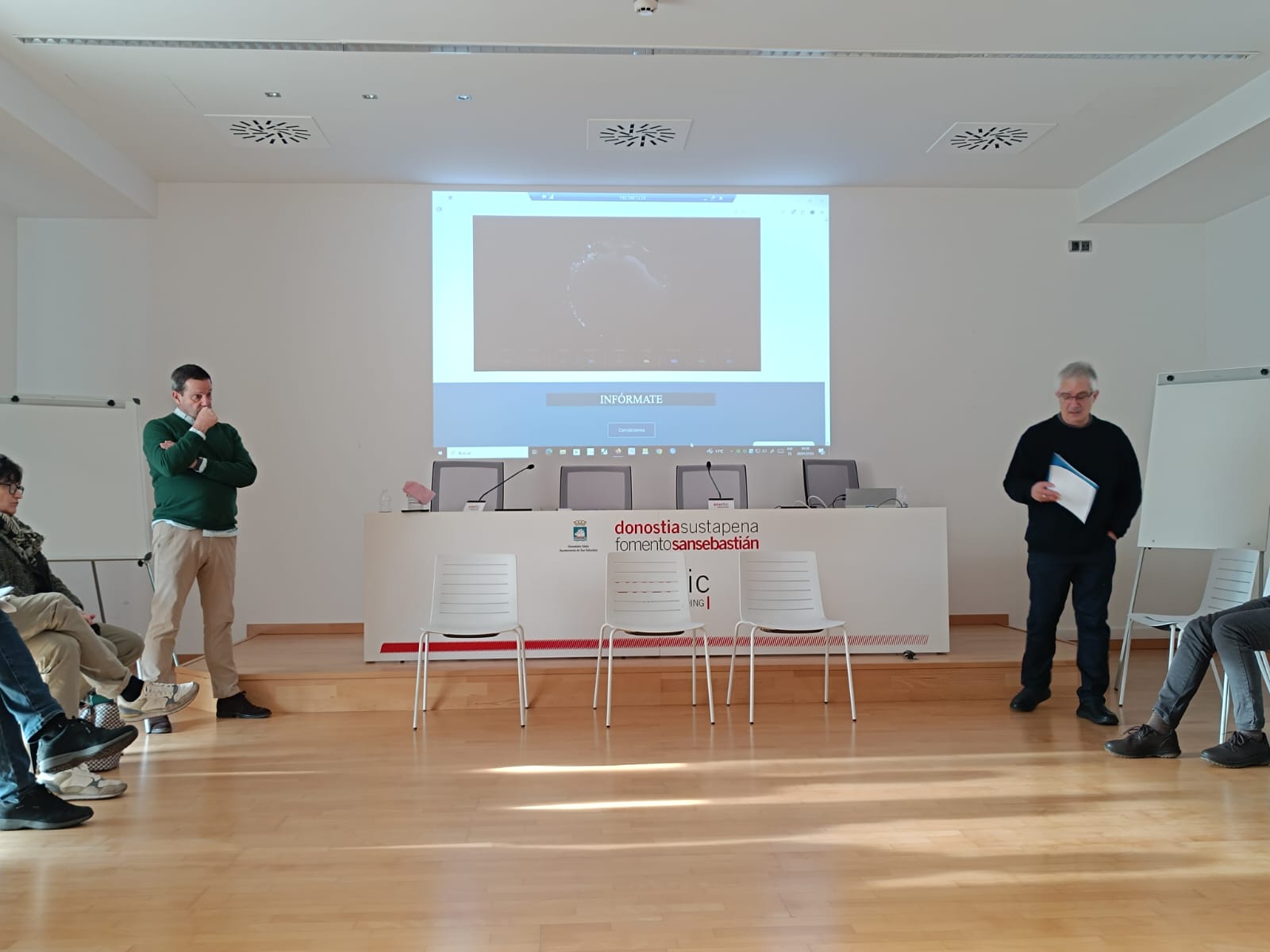 Aitor Sarriegui (Imatel) y José Setien (Sonex) durante el taller de ciberseguridad